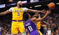 开云体育入口-对手连续进攻，球队奋力抵挡，最终逆袭胜出