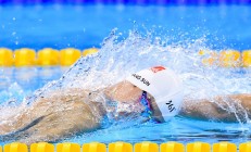 开云体育直播-当南方艳阳吞噬沙漠风暴，那不勒斯、苏亚雷斯与竞技唯一性的悖论