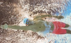 开云平台-冰火对决，库里逆境熔炉炼真金，新疆铁骑踏破活塞阵