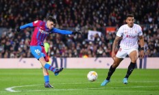 开云体育中国-塞维利亚碾压巴黎，皮克点燃赛场的简单介绍