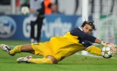 开云下载-赛道上的逆袭，雷诺完美战术击败红牛，维斯塔潘惊艳四座