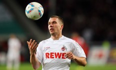 开云在线直播-楚阿梅尼关键战不手软，皇家社会逆转阿尔及利亚的战术启示