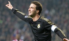 开云在线赛事平台-赛道与球场，深圳队的揭幕战式胜利