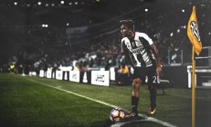 开云体育视频直播-拉梅洛式爆发与凯尔特人节奏，广东队遭遇的现代篮球战术压制