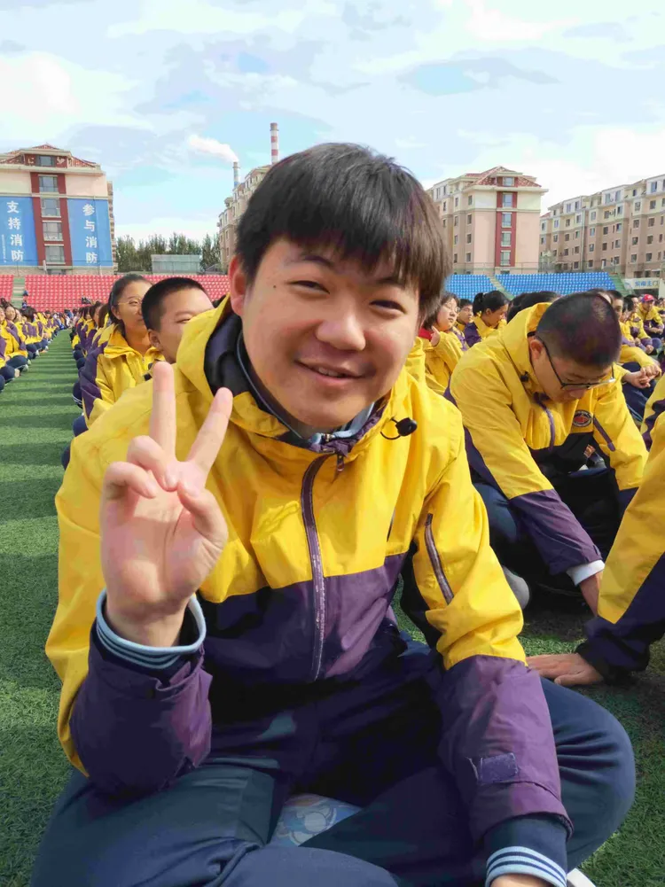 巴勒斯坦选手勤奋拼搏最终成功领奖