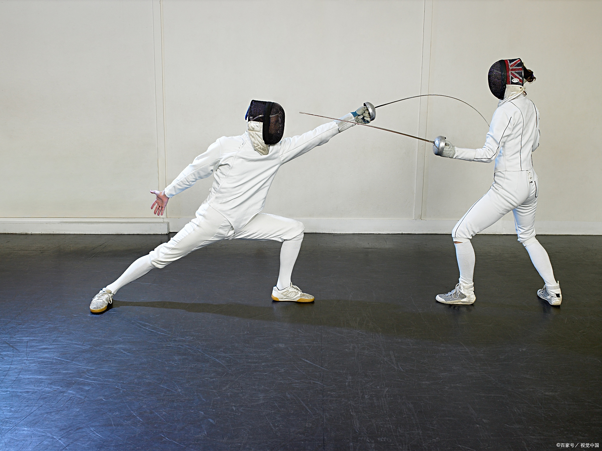 日本选手在击剑比赛中霸气侧漏