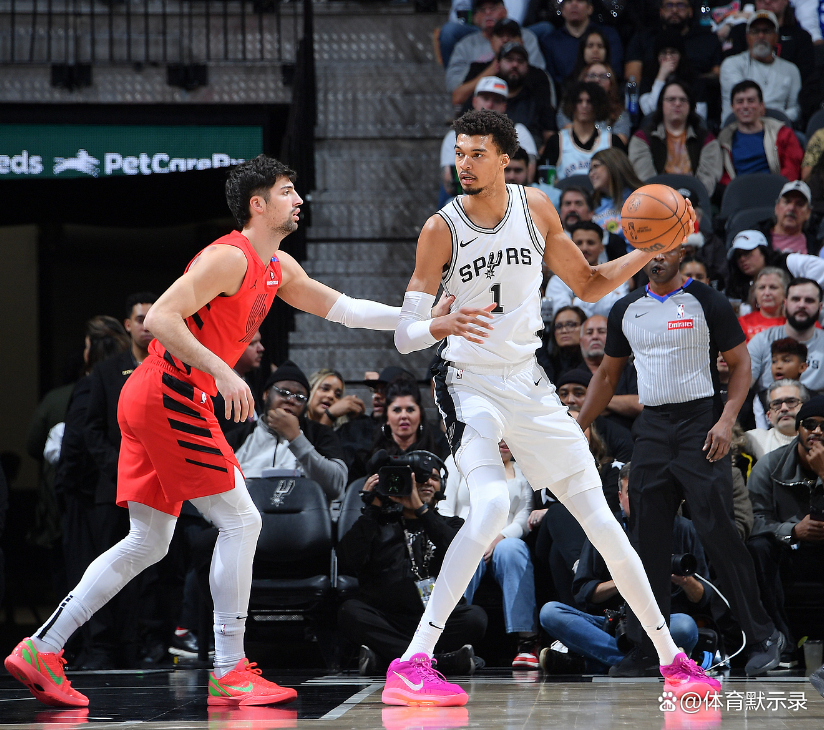 太阳队客场奏凯，逆袭战胜马刺队