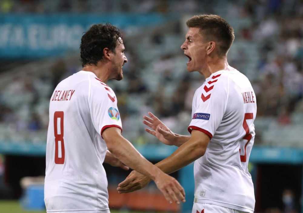 包含捷克击败丹麦，意外晋级，表现超乎预期的词条