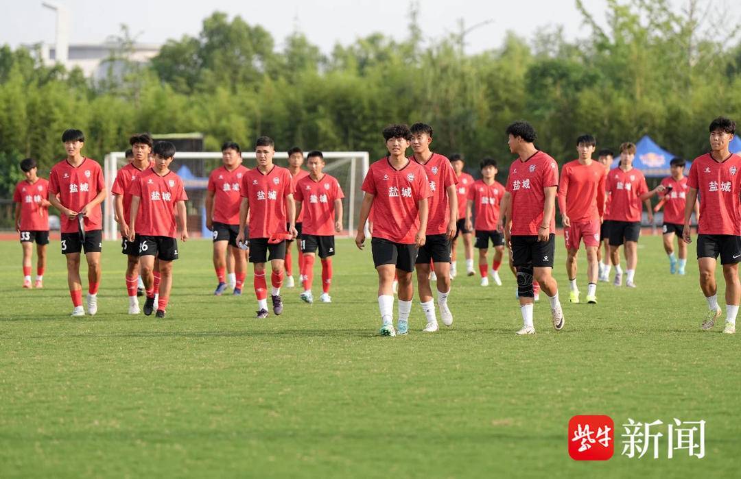 关于盐城队在比赛中展现出团结一致的精神，成功击败对手的信息