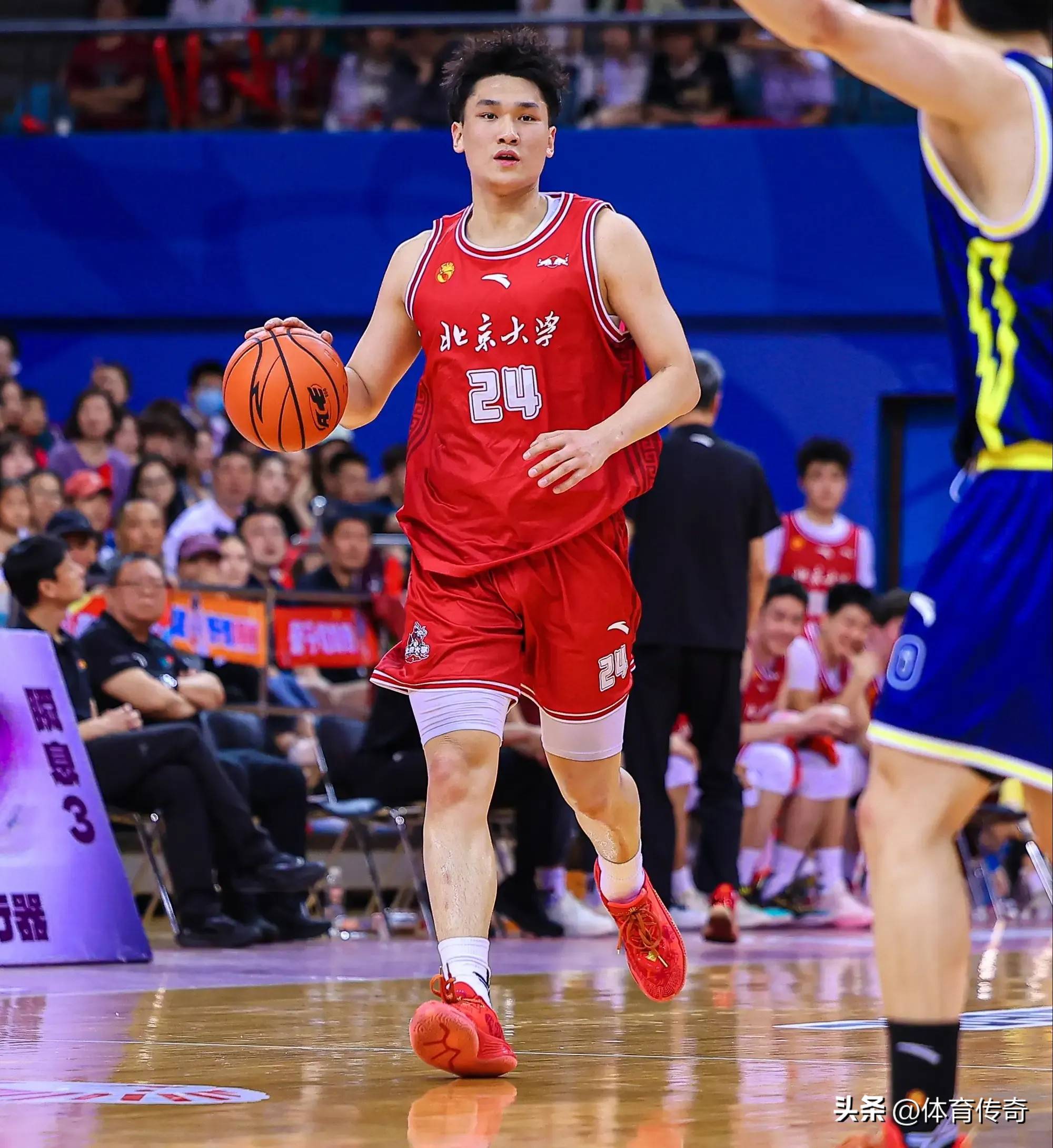 关于篮球联赛中一位年轻球员实力暴涨引关注的信息 关于篮球联赛中一位年轻球员实力暴涨引关注的信息