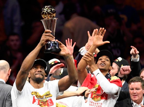 关于夺冠热门遭遇两连败，卫冕梦或将破灭的信息