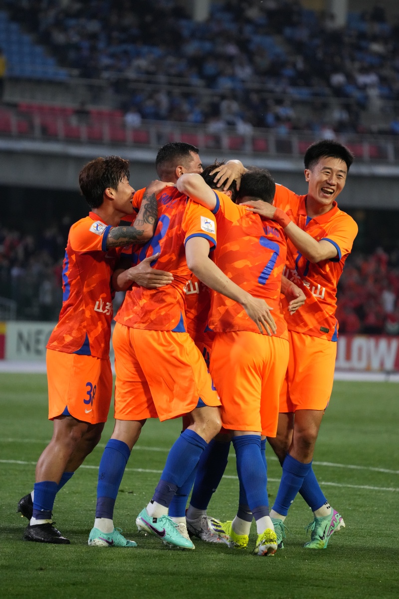 激情碰撞！足球比赛的各种惊喜