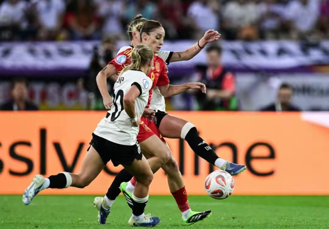 欧洲足球锦标赛:女队表现抢眼 欧洲足球锦标赛:女队表现抢眼