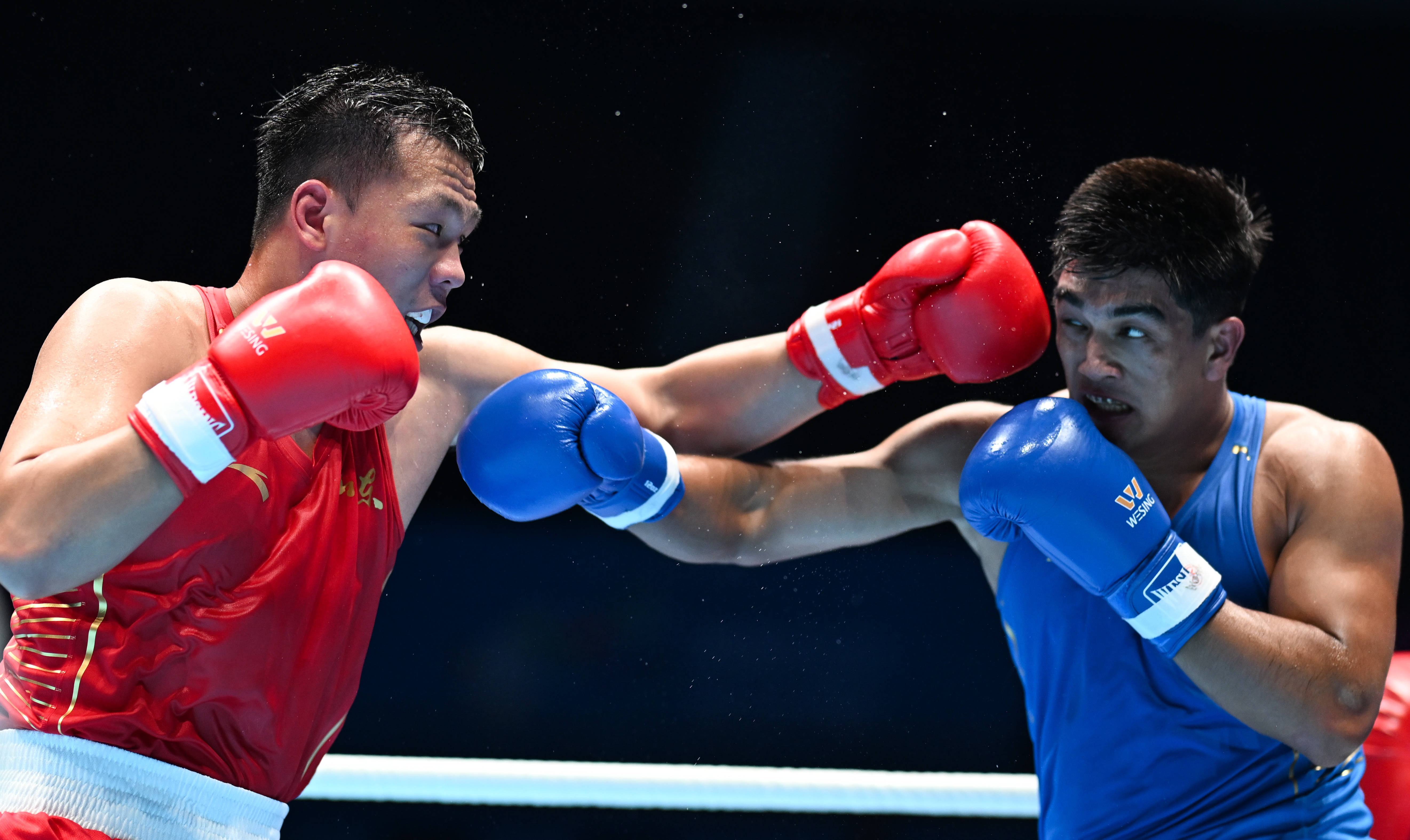 男子拳击决赛竞争激烈，冠军属于最强者