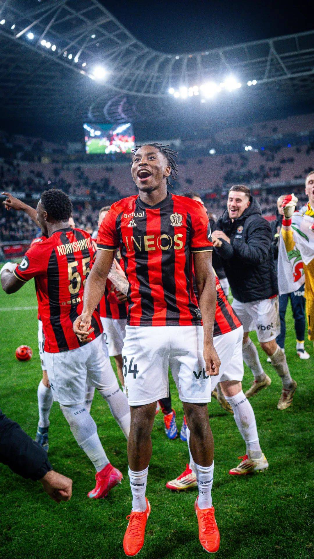 尼斯队员发挥出色,球队备受瞩目的简单介绍 尼斯队员发挥出色,球队备受瞩目的简单介绍