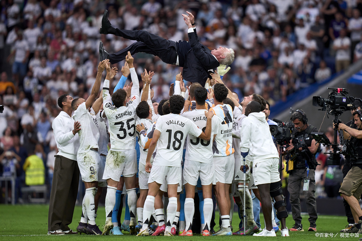 皇马后卫关键解围，守住胜利