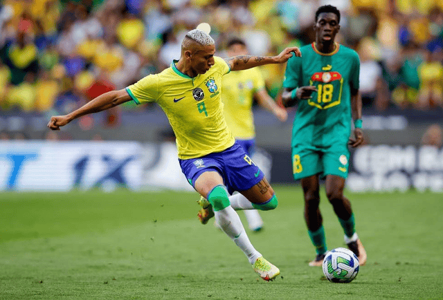 包含塞内加尔翻盘国际米兰，马丁内利惊艳四座的词条