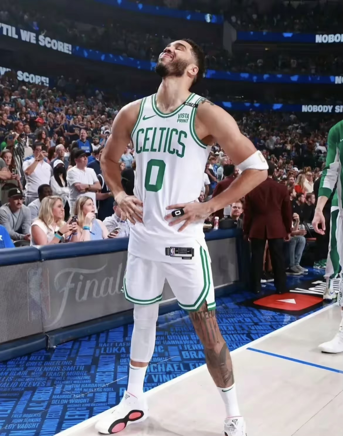 关于凯尔特人B队逆转马刺，塔图姆关键制胜的信息