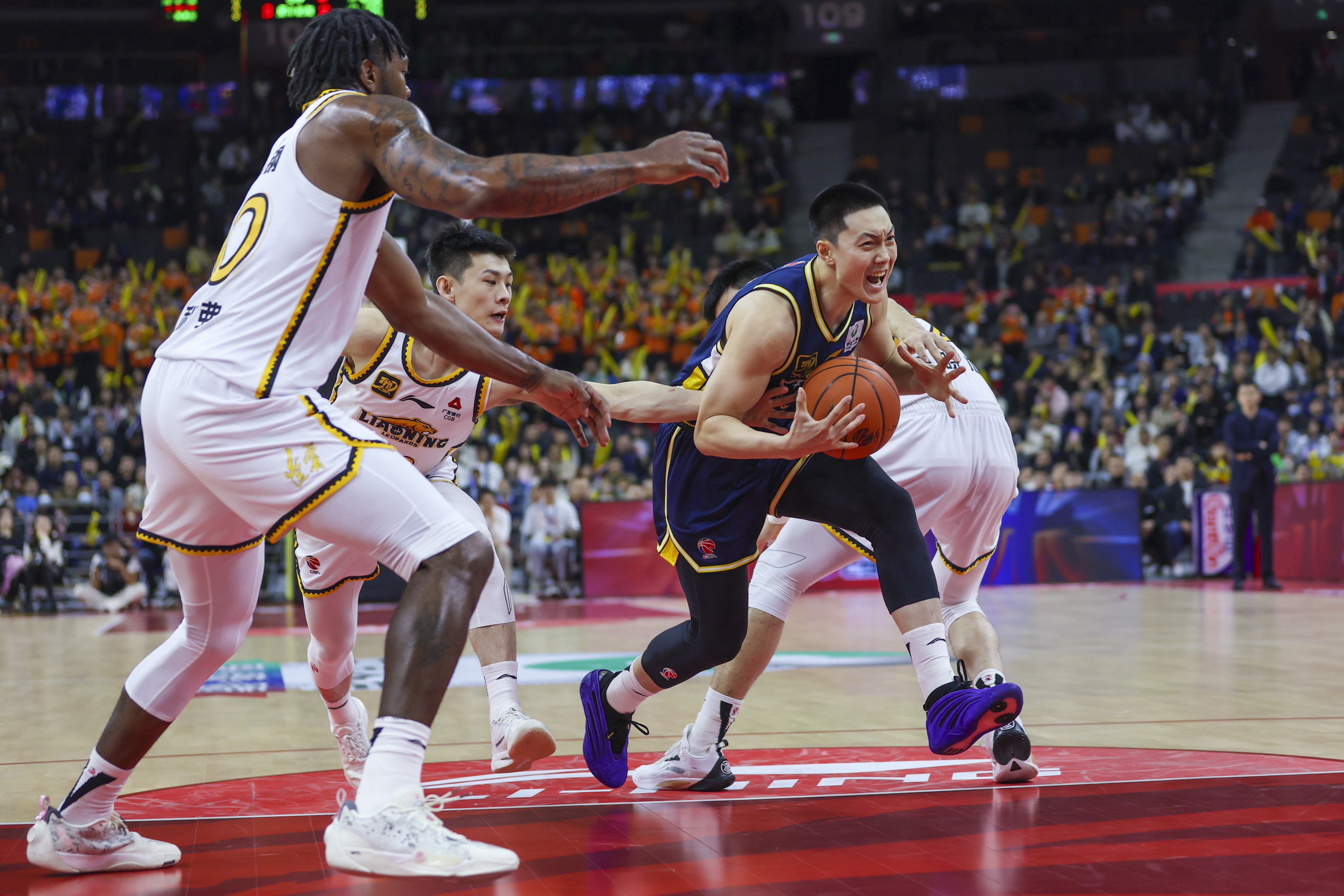 福建队主场迎战广东队，东部领袖之争