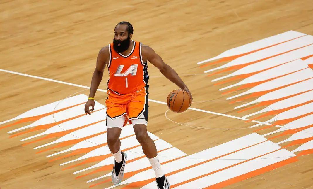 雷霆完胜青岛队，哈登高光表现