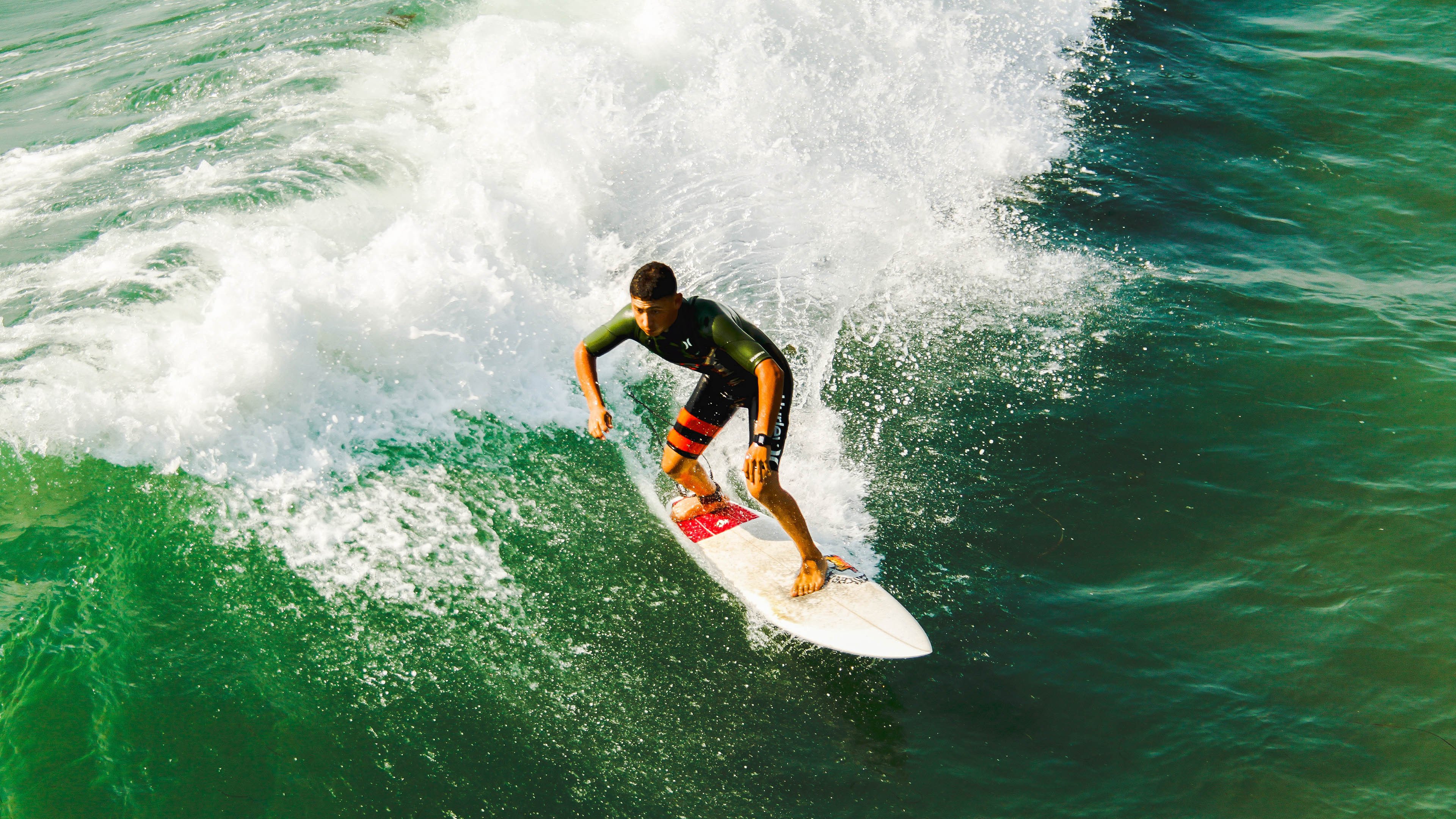 哈利伯顿关键战不手软,马刺节奏掌控雄鹿,新势力如何改写联盟格局?