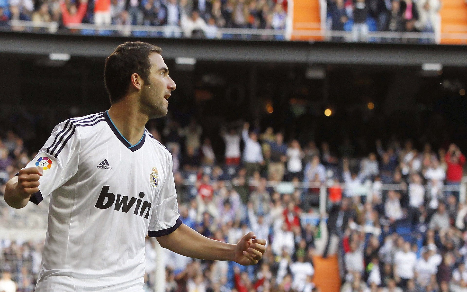 塞内加尔铁壁粉碎米兰神话，阿尔瓦雷斯的防守艺术如何重写现代足球教科书