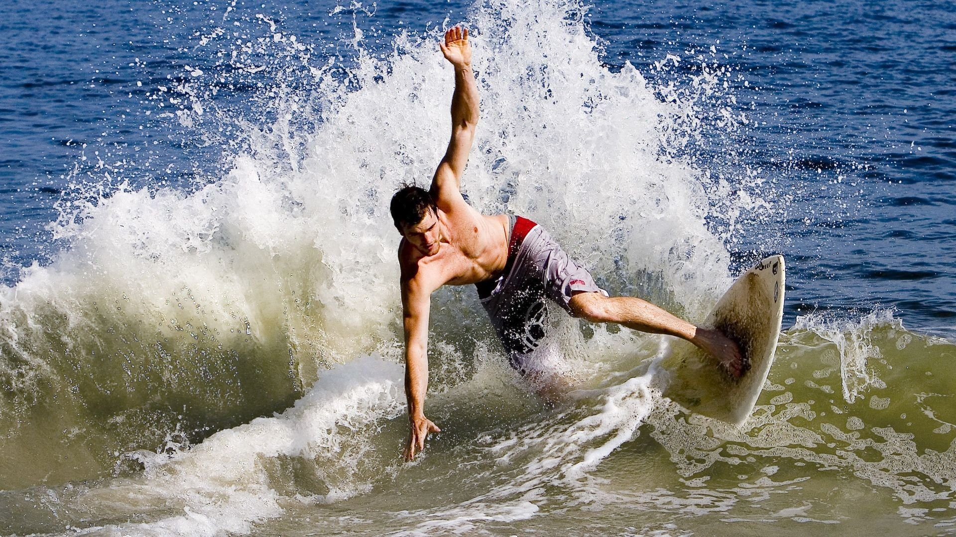 东决关键战之夜，杰伦·格林关键回合不手软