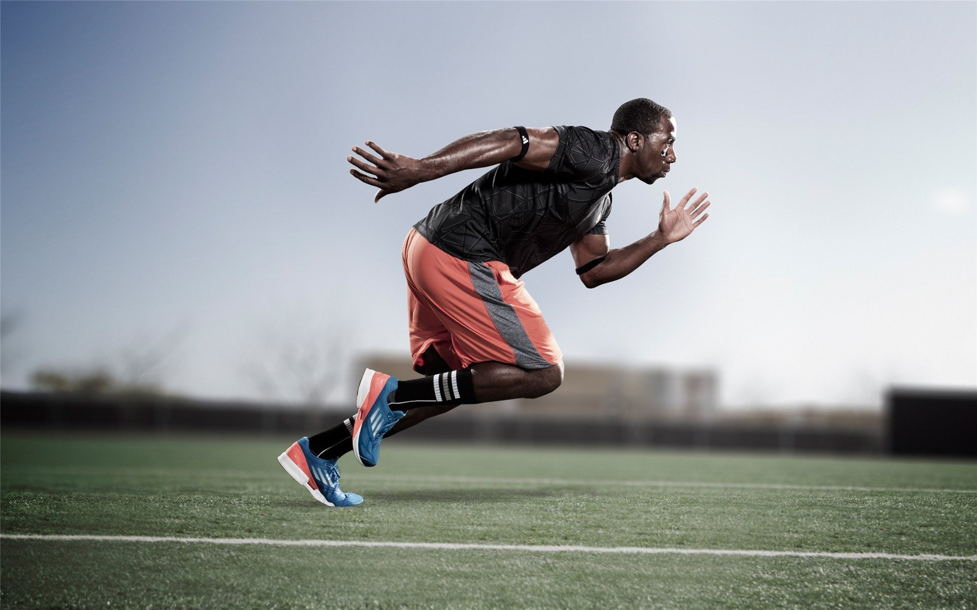 赛道上的宿命对决，索伯鏖战哈斯，阿隆索点燃赛场激情