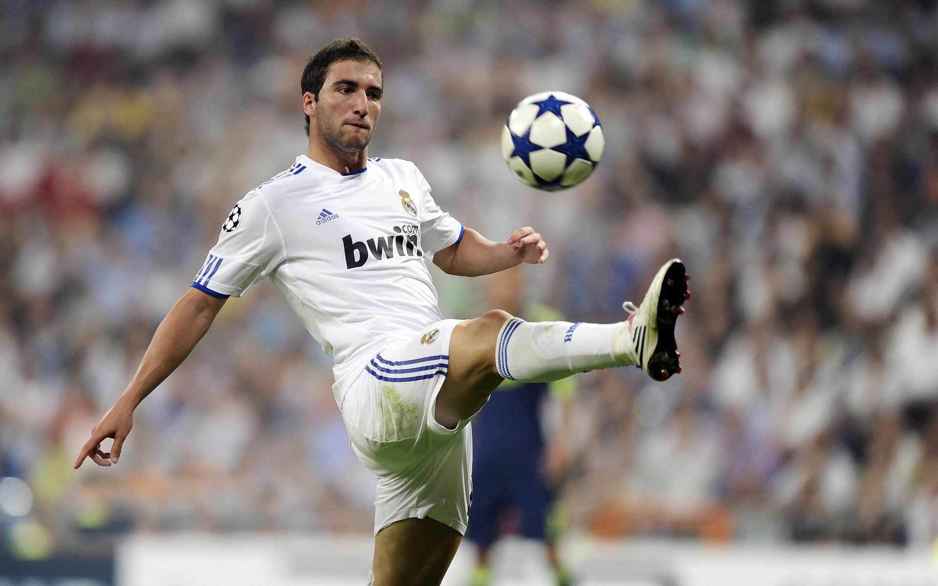 加维关键时刻挺身而出,那不勒斯横扫尤文图斯展现统治力